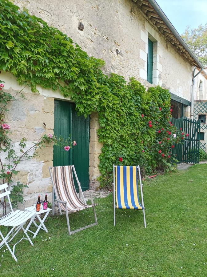 Le Relais Des Roses- Chambres D'Hotes Vatan Exterior photo
